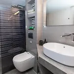迪奥吉尼斯公寓 * 库佛斯港