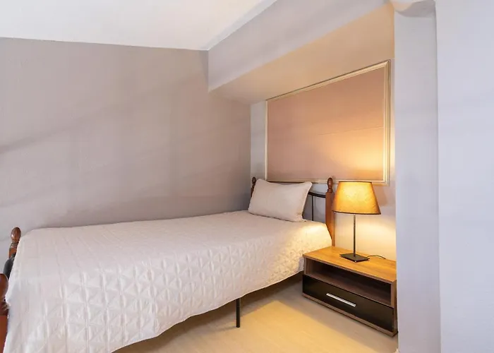 迪奥吉尼斯公寓 *