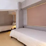 迪奥吉尼斯公寓 *